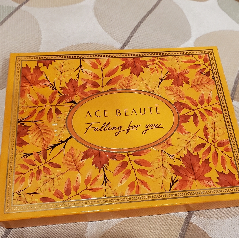 Ace Beaute Falling for you Eyeshadow Palette